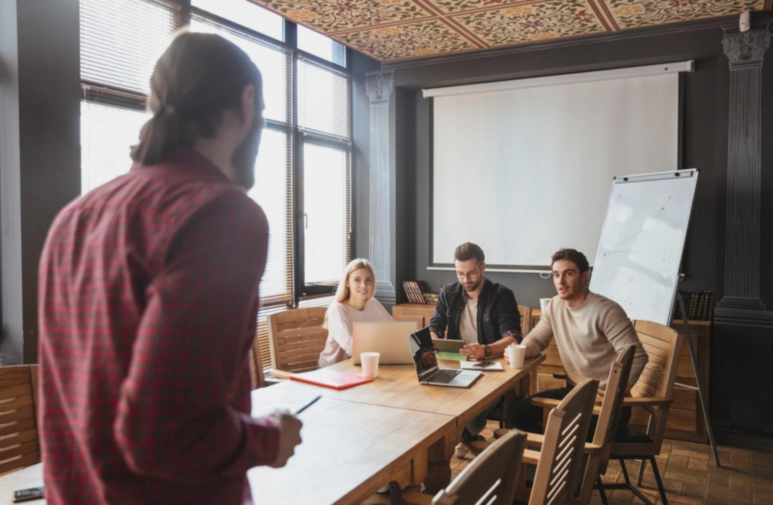 Praktický workshop finančního vzdělávání v moderní učebně